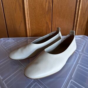 Everlane Day Glove flats in cream